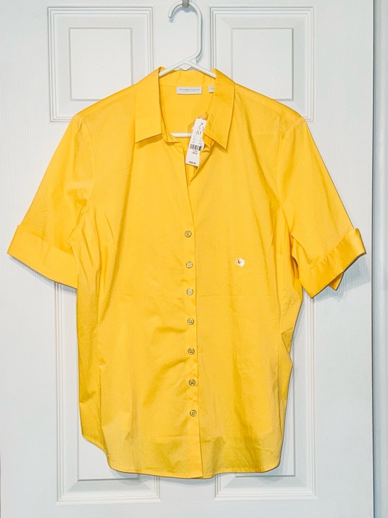 New York & Company Tops - New York & Company Yellow Button-Down Blouse NWT Women's Large Short Sleeve